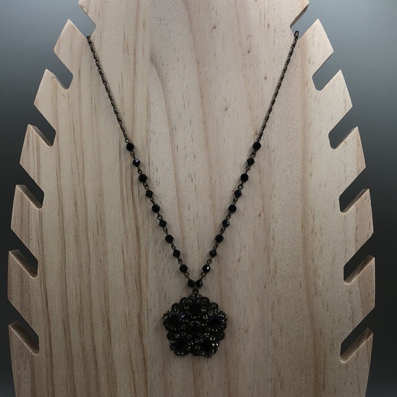 Vintage Liz Palacios dainty elegant black crystal medallion flower necklace. - Picture 6 of 9